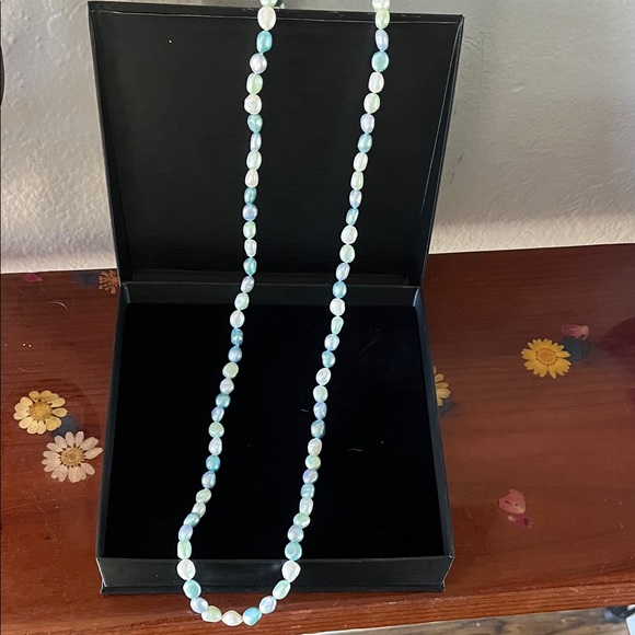 Elegant Multicolor Pearl Necklace - Picture 3 of 4